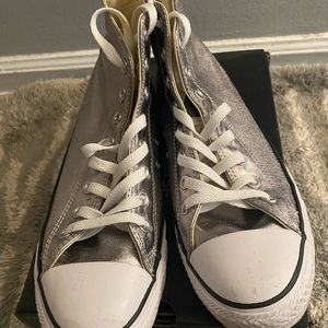 Size 10 women’s high top converse